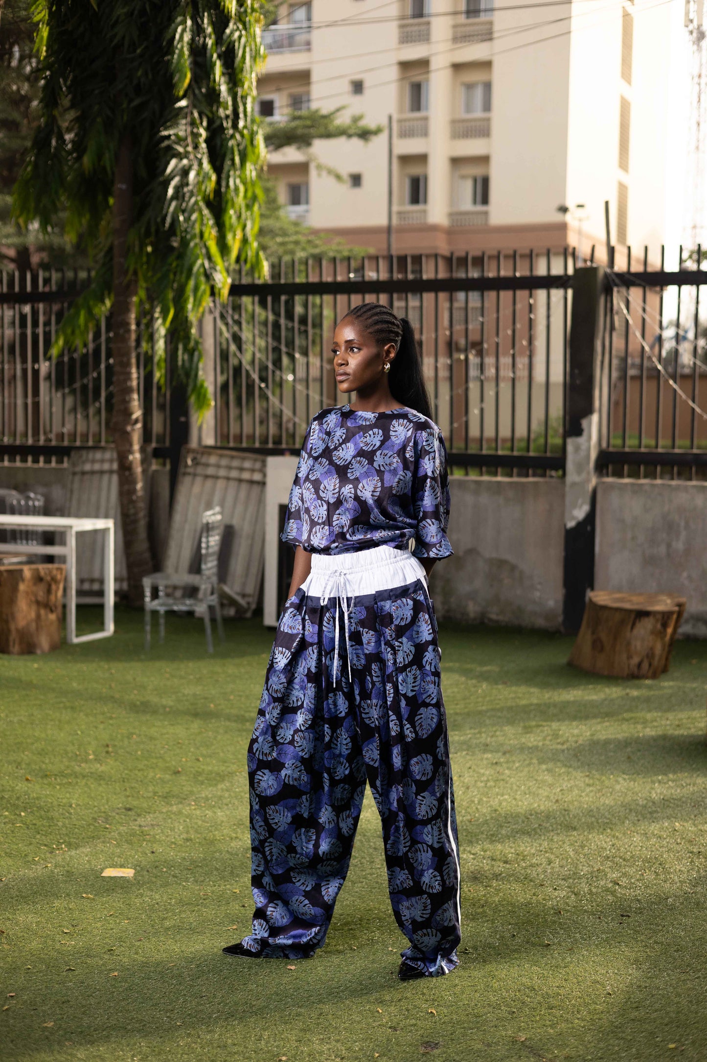 blue leaf print pant